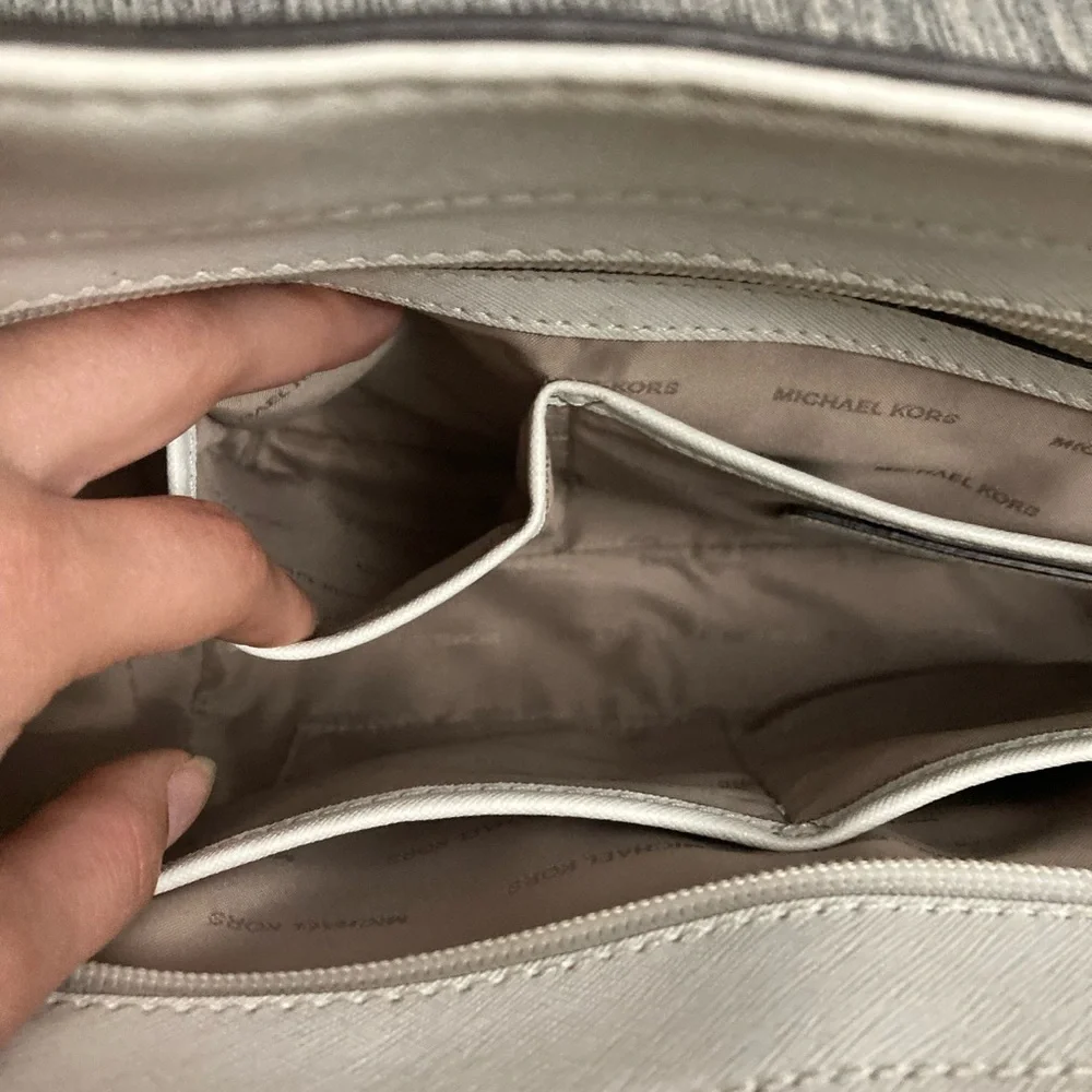 Michael Kors White Shoulder Bag with Silver Chain - Picture 6 of 8